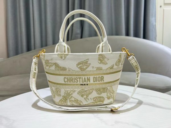 CHRISTIAN Dior basket style handbag - Image 6