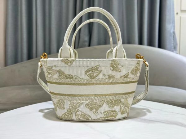 CHRISTIAN Dior basket style handbag - Image 5
